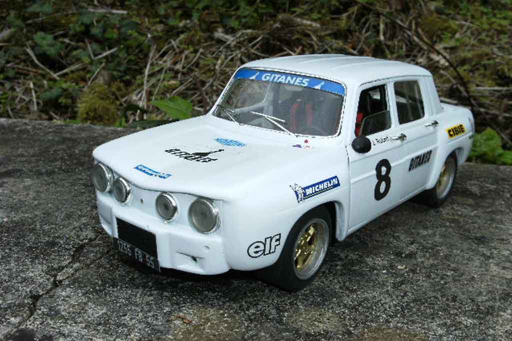Renault 8 Gordini 1/18 Solido Gordini blanche jantes larges et kit carrosserie dinacar Miniature Renault 8 Gordini 1/18 Solido Gordini blanche jantes larges et kit carrosserie dinacar miniature