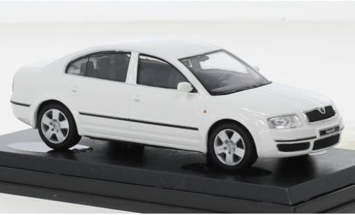 Miniature Skoda Superb 1/43 Abrex blanche 2001 Skoda Superb 1/43 Abrex blanche 2001 miniature