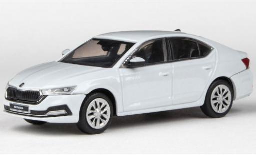 Miniature Skoda Octavia 1/43 Abrex IV metallise blanche 2020 Skoda Octavia 1/43 Abrex IV metallise blanche 2020 miniature