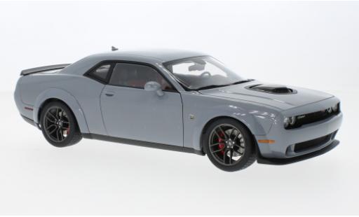 Miniature Dodge Challenger 1/18 AUTOart R/T Scat Pack Shaker Widebody gris clair 2022 Dodge Challenger 1/18 AUTOart R/T Scat Pack Shaker Widebody gris clair 2022 miniature