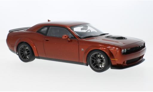 Miniature Dodge Challenger 1/18 AUTOart R/T Scat Pack Shaker Widebody metallise brun 2022 Dodge Challenger 1/18 AUTOart R/T Scat Pack Shaker Widebody metallise brun 2022 miniature
