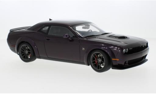 Miniature Dodge Challenger 1/18 AUTOart R/T Scat Pack Shaker Widebody metallise violette 2022 Dodge Challenger 1/18 AUTOart R/T Scat Pack Shaker Widebody metallise violette 2022 miniature