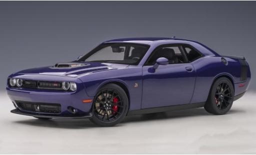 Miniature Dodge Challenger 1/18 AUTOart 392 HEMI Scat Pack Shaker metallise lila/matt-noire Dodge Challenger 1/18 AUTOart 392 HEMI Scat Pack Shaker metallise lila/matt-noire miniature