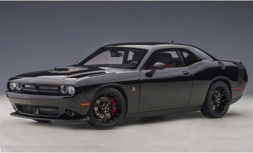 Miniature Dodge Challenger 1/18 AUTOart 392 HEMI Scat Pack Shaker noire/matt-noire 2018 Dodge Challenger 1/18 AUTOart 392 HEMI Scat Pack Shaker noire/matt-noire 2018 miniature
