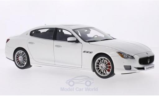 Miniature Maserati Quattroporte 1/18 AUTOart GTS metallise blanche 2015 Maserati Quattroporte 1/18 AUTOart GTS metallise blanche 2015 miniature