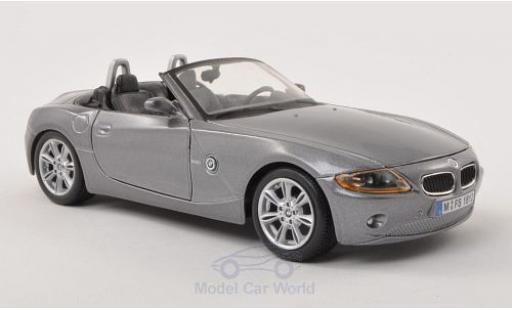 Miniature Bmw Z4 1/24 Burago metallise grise Verdeck geöffnet Bmw Z4 1/24 Burago metallise grise Verdeck geöffnet miniature
