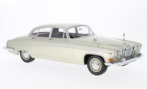 Miniature Jaguar 420 1/18 BoS Models G (Mark X) metallise beige RHD 1966 sans Vitrine Jaguar 420 1/18 BoS Models G (Mark X) metallise beige RHD 1966 sans Vitrine miniature