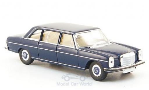 Miniature Mercedes 220 1/87 Brekina D lang (W115) bleue Mercedes 220 1/87 Brekina D lang (W115) bleue miniature