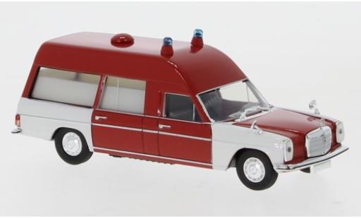 Miniature Mercedes /8 1/87 Brekina KTW rouge/blanche 1970 Mercedes /8 1/87 Brekina KTW rouge/blanche 1970 miniature
