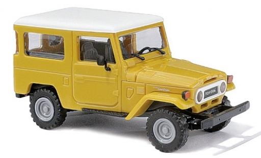 Miniature Toyota Land Cruiser 1/87 Busch J4 jaune/blanche 1960 Toyota Land Cruiser 1/87 Busch J4 jaune/blanche 1960 miniature