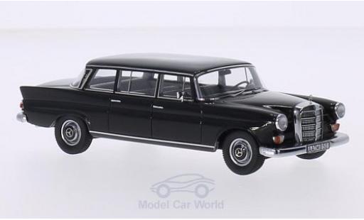 Miniature Mercedes 200 1/43 GLM W111 Binz Lang noire 1965 Mercedes 200 1/43 GLM W111 Binz Lang noire 1965 miniature