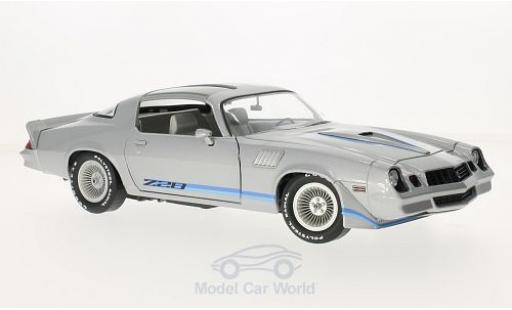 Miniature Chevrolet Camaro 1/18 Greenlight Z28 grise/Dekor Fast Times at Ridgemont High 1982 1979 ohne Vitrine Chevrolet Camaro 1/18 Greenlight Z28 grise/Dekor Fast Times at Ridgemont High 1982 1979 ohne Vitrine miniature