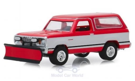 Miniature Dodge RAM 1/64 Greenlight Ramcharger rouge/blanche 1977 mit Schneepflug Dodge RAM 1/64 Greenlight Ramcharger rouge/blanche 1977 mit Schneepflug miniature