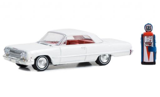 Miniature Chevrolet Bel Air 1/64 Greenlight Bel air blanche 1963 Chevrolet Bel Air 1/64 Greenlight Bel air blanche 1963 miniature