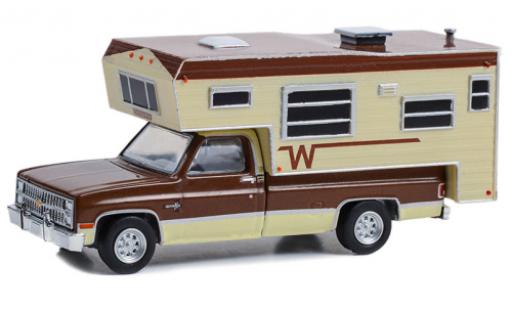 Miniature Chevrolet C-20 1/64 Greenlight Silverado metallise brun/beige 1982 Chevrolet C-20 1/64 Greenlight Silverado metallise brun/beige 1982 miniature