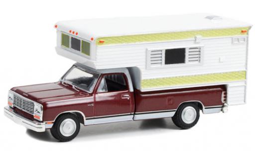 Miniature Dodge RAM 1/64 Greenlight D-250 royal metallise rouge foncé 1981 Dodge RAM 1/64 Greenlight D-250 royal metallise rouge foncé 1981 miniature