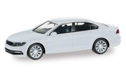 Miniature Volkswagen Passat 1/87 Herpa Limousine metallise blanche Volkswagen Passat 1/87 Herpa Limousine metallise blanche miniature