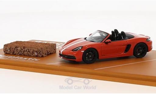 Miniature Porsche Boxster 1/43 Spark 718 GTS orange/blanche 2018 Tennis Grand Prix mit einem Stück original Tennisboden Porsche Boxster 1/43 Spark 718 GTS orange/blanche 2018 Tennis Grand Prix mit einem Stück original Tennisboden miniature