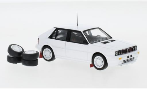 Miniature Lancia Delta 1/43 IXO HF Integrale 16V blanche 1989 Plain Body Version y compris les Zusatzteile Lancia Delta 1/43 IXO HF Integrale 16V blanche 1989 Plain Body Version y compris les Zusatzteile miniature