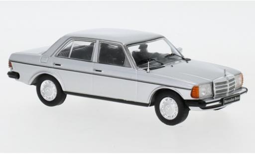 Miniature Mercedes 200 1/43 IXO D (W123) grise 1976 Mercedes 200 1/43 IXO D (W123) grise 1976 miniature