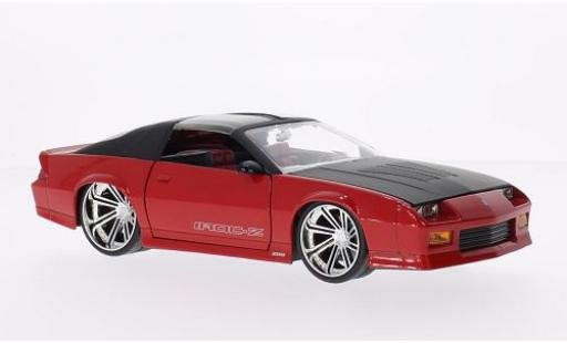 Miniature Chevrolet Camaro 1/24 Jada Toys Z28 IROC-Z Tuning rouge/matt-noire 1985 Chevrolet Camaro 1/24 Jada Toys Z28 IROC-Z Tuning rouge/matt-noire 1985 miniature