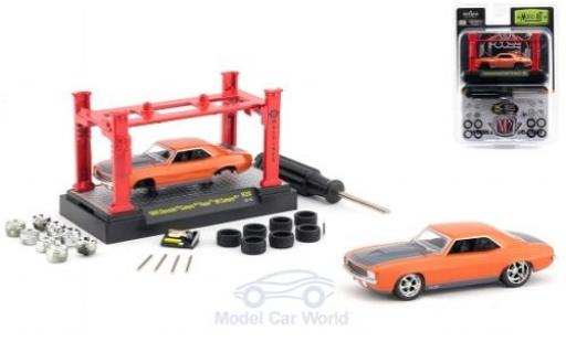 Miniature Chevrolet Camaro RS 1/64 M2 Machines orange/grise Foose 69 1969 Model-Kit Bausatz inklusive 4 Ersatzrädern Chevrolet Camaro RS 1/64 M2 Machines orange/grise Foose 69 1969 Model-Kit Bausatz inklusive 4 Ersatzrädern miniature