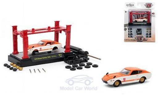Miniature Nissan Fairlady Z 1/64 M2 Machines 432 orange/blanche 1970 Model-Kit Bausatz inklusive 4 Ersatzrädern Nissan Fairlady Z 1/64 M2 Machines 432 orange/blanche 1970 Model-Kit Bausatz inklusive 4 Ersatzrädern miniature