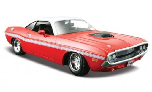 Miniature Dodge Challenger 1/24 Maisto R/T rouge/blanche 1970 Dodge Challenger 1/24 Maisto R/T rouge/blanche 1970 miniature