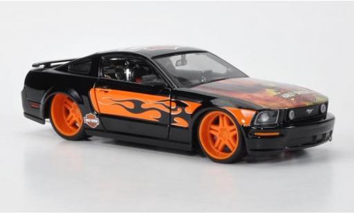 Miniature Ford Mustang 1/24 Maisto GT Harley-Davidson 2006 Ford Mustang 1/24 Maisto GT Harley-Davidson 2006 miniature