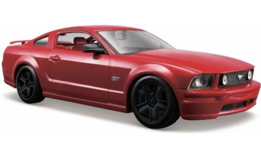 Miniature Ford Mustang 1/24 Maisto GT metallise rouge 2006 noir jantes Ford Mustang 1/24 Maisto GT metallise rouge 2006 noir jantes miniature