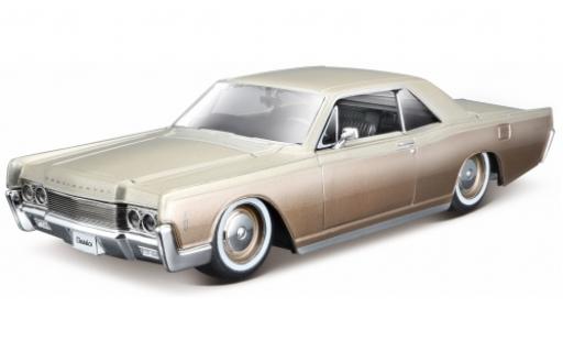Miniature Lincoln Continental 1/24 Maisto metallise beige 1966 1:27 Lincoln Continental 1/24 Maisto metallise beige 1966 1:27 miniature