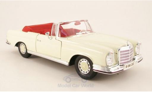 Miniature Mercedes 280 SE 1/18 Maisto SE (W111) Cabriolet beige 1966 Mercedes 280 SE 1/18 Maisto SE (W111) Cabriolet beige 1966 miniature