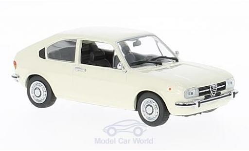 Miniature Alfa Romeo Alfasud 1/43 Maxichamps blanche 1972 Alfa Romeo Alfasud 1/43 Maxichamps blanche 1972 miniature
