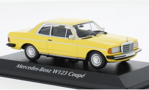 Miniature Mercedes 230 1/43 Maxichamps CE (C123) jaune 1976 Mercedes 230 1/43 Maxichamps CE (C123) jaune 1976 miniature