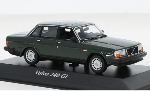 Miniature Volvo 240 1/43 Maxichamps GL verte 1986 Volvo 240 1/43 Maxichamps GL verte 1986 miniature