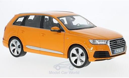 Miniature Audi Q7 1/18 Minichamps orange 2015 Audi Q7 1/18 Minichamps orange 2015 miniature