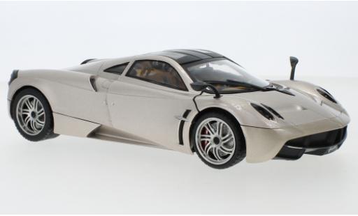 Miniature Pagani Huayra 1/18 Motormax gold Pagani Huayra 1/18 Motormax gold miniature
