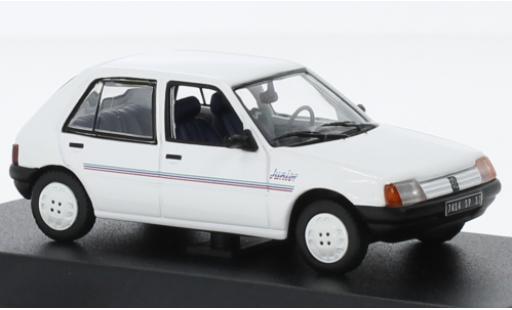 Miniature Peugeot 205 1/43 Norev Junior blanche 1988 Peugeot 205 1/43 Norev Junior blanche 1988 miniature