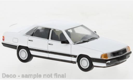 Miniature Audi 100 1/87 PCX87 (C3) blanche 1982 Audi 100 1/87 PCX87 (C3) blanche 1982 miniature