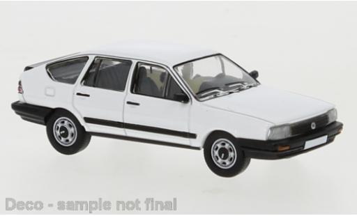 Miniature Volkswagen Passat 1/87 PCX87 B2 blanche 1985 Volkswagen Passat 1/87 PCX87 B2 blanche 1985 miniature