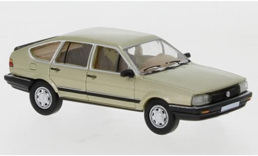 Miniature Volkswagen Passat 1/87 PCX87 B2 metallise beige 1985 Volkswagen Passat 1/87 PCX87 B2 metallise beige 1985 miniature