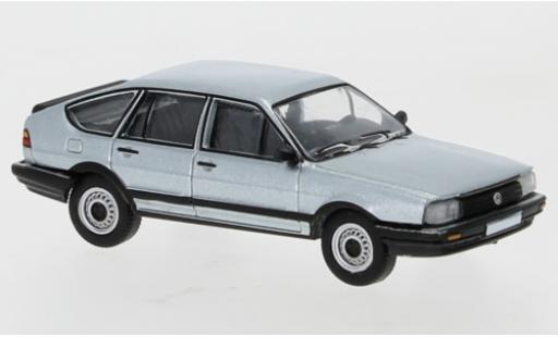 Miniature Volkswagen Passat 1/87 PCX87 B2 grise 1985 Volkswagen Passat 1/87 PCX87 B2 grise 1985 miniature