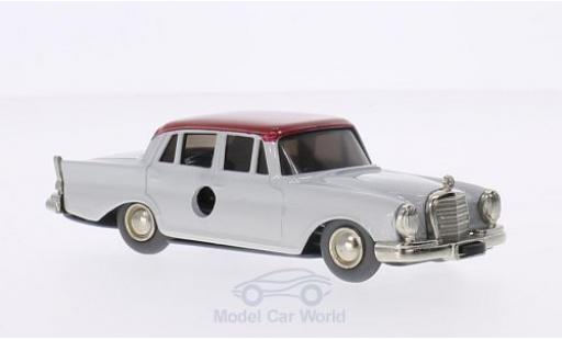 Miniature Mercedes 220 1/0 Schuco SE grise/rouge Micro Raceer Mercedes 220 1/0 Schuco SE grise/rouge Micro Raceer miniature