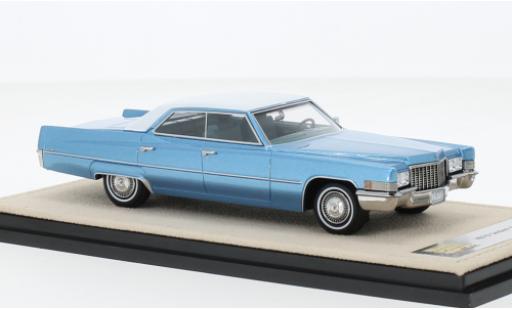 Miniature Cadillac Sedan 1/43 Stamp Models DeVille metallise bleu clair/blanche 1970 Cadillac Sedan 1/43 Stamp Models DeVille metallise bleu clair/blanche 1970 miniature