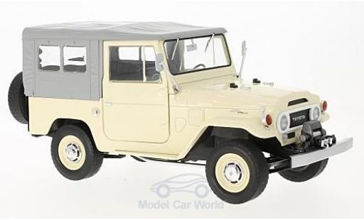 Miniature Toyota Land Cruiser 1/18 Triple 9 Collection FJ40 beige/grise 1967 Toyota Land Cruiser 1/18 Triple 9 Collection FJ40 beige/grise 1967 miniature