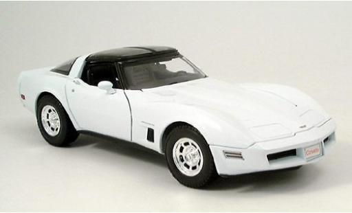 Miniature Chevrolet Corvette 1/18 Welly Coupe weiß 1982 1:18 Chevrolet Corvette 1/18 Welly Coupe weiß 1982 1:18 miniature