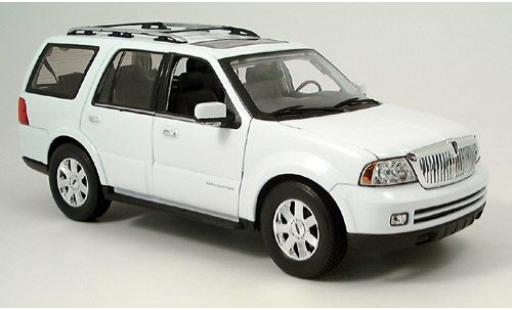 Miniature Lincoln Navigator 1/18 Welly blanche 2005 1:18 Lincoln Navigator 1/18 Welly blanche 2005 1:18 miniature