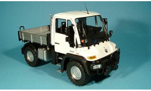 Miniature Mercedes Unimog 1/24 Welly U400 blanche 1:24 Mercedes Unimog 1/24 Welly U400 blanche 1:24 miniature