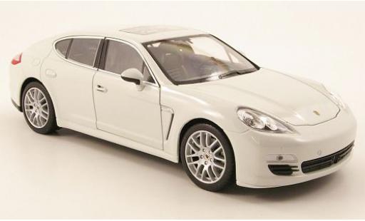 Miniature Porsche Panamera S 1/24 Welly blanche Porsche Panamera S 1/24 Welly blanche miniature
