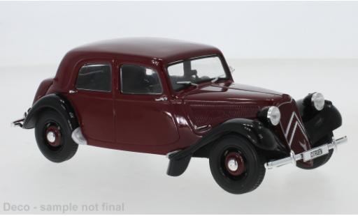Miniature Citroen Traction 1/24 WhiteBox Avant 11BL rouge/noire 1952 Citroen Traction 1/24 WhiteBox Avant 11BL rouge/noire 1952 miniature